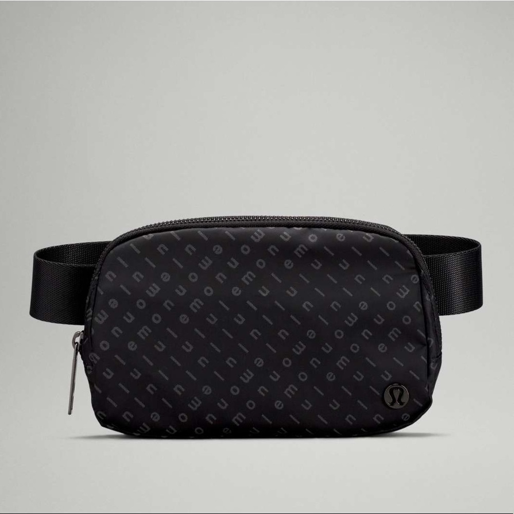 Lululemon Everywhere Belt Bag Black Reflective Logo Mirrorify Crossbody